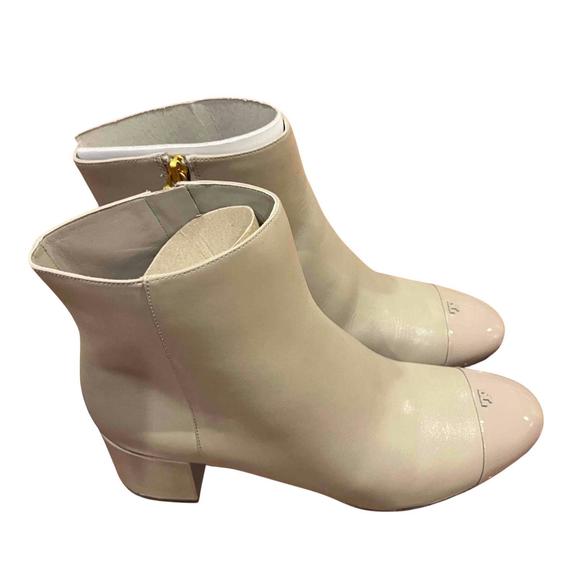 NEW TORY BURCH women shelby 50mm bootie in dust storm / dust storm 023 - Picture 2 of 4